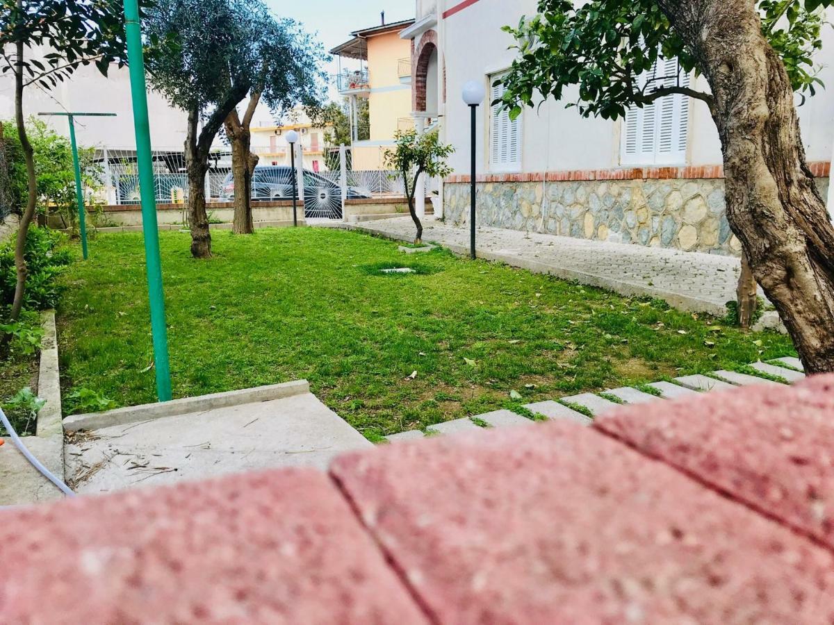 Villa Паестум Екстериор снимка